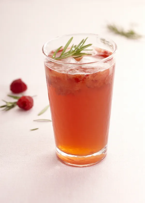 Cocktail framboise romarin pommeau