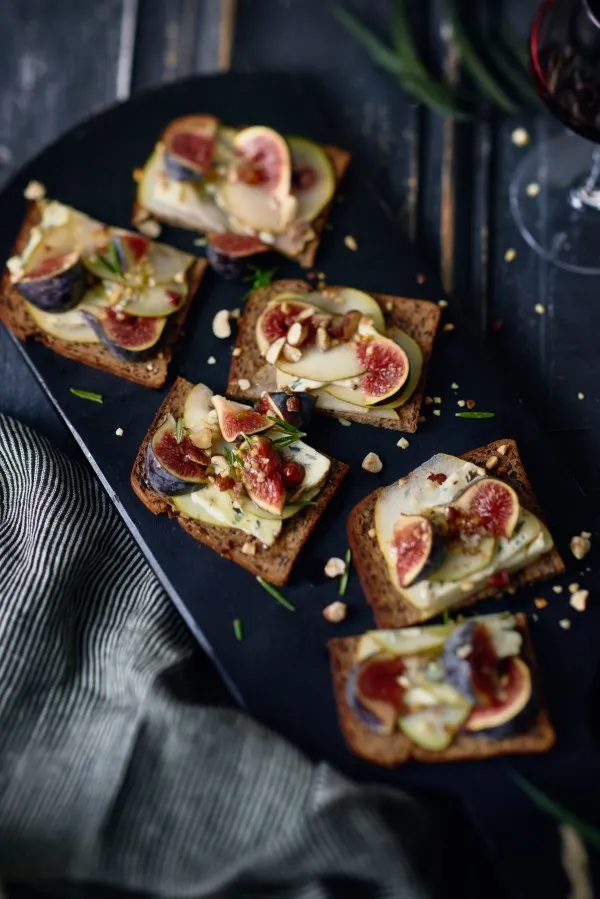 Tartines Roquefort et fruits