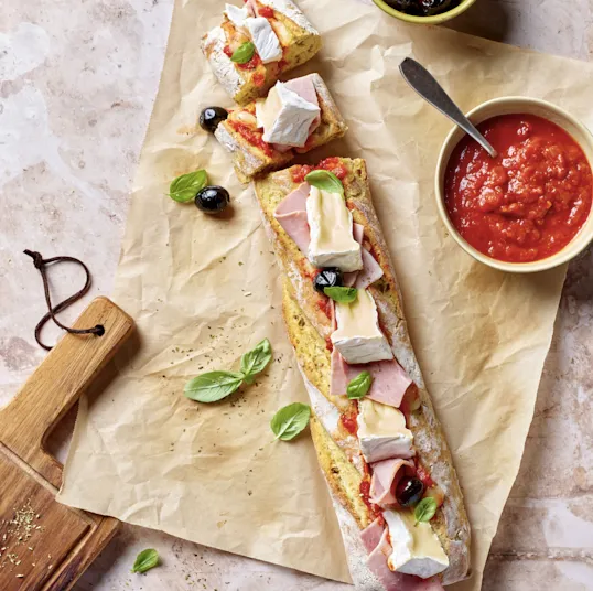 Baguette au jambon et camembert Président