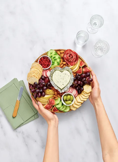 Collab Boursin / Emily in Paris Netflix, cheeseboard