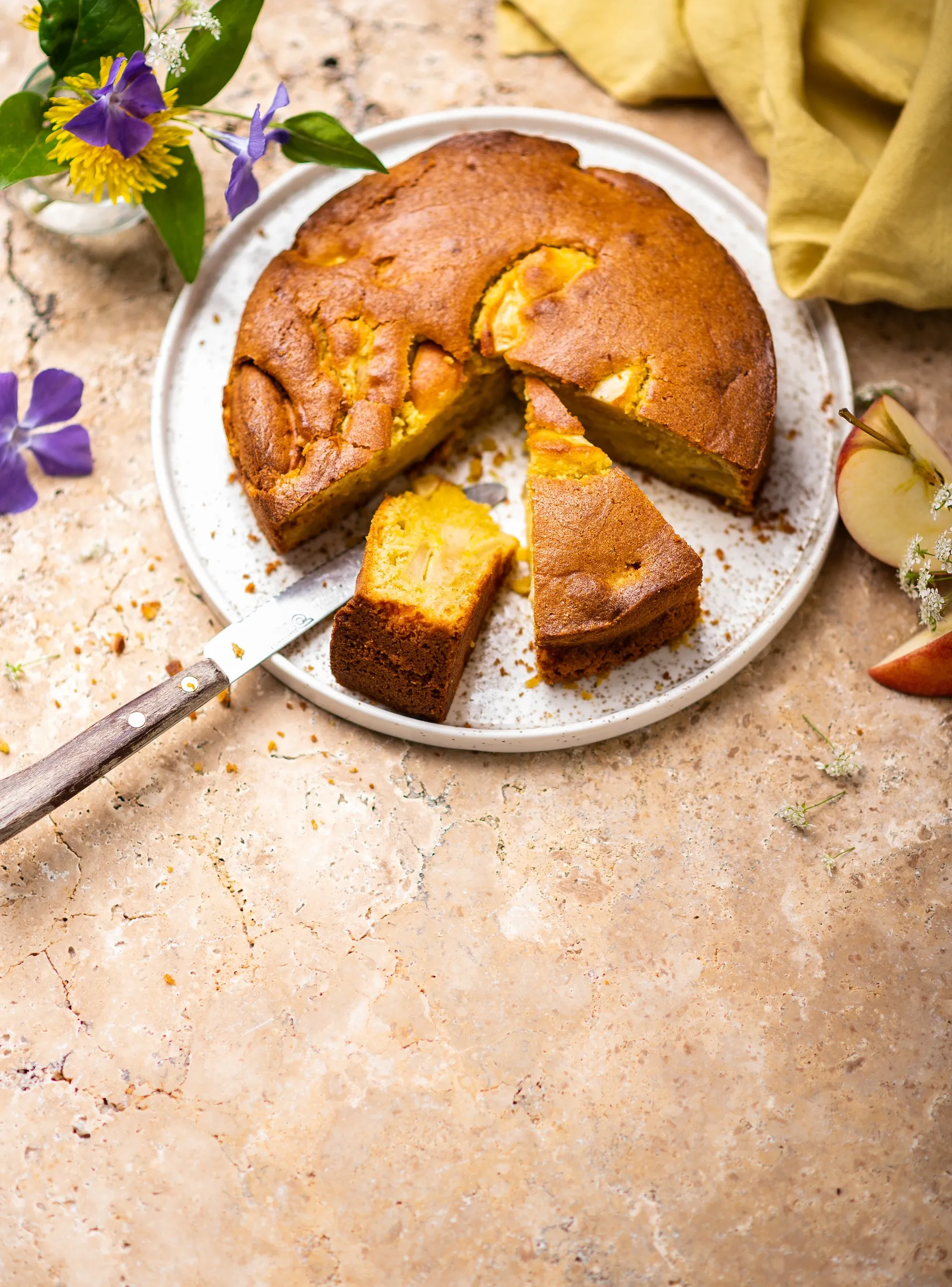 Gâteau pomme safran, Normands en cuisine